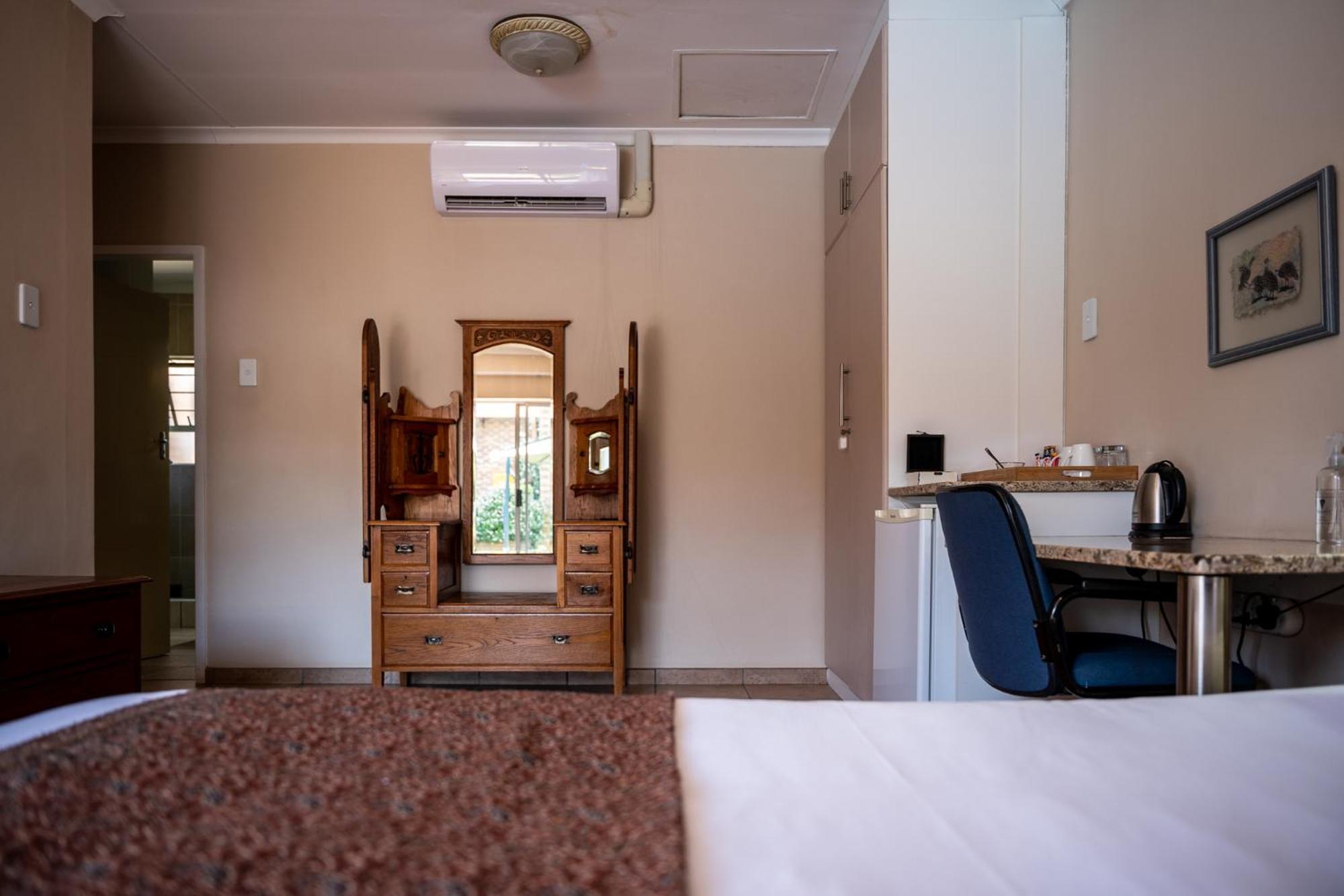 Asante Guest House Vanderbijlpark ภายนอก รูปภาพ