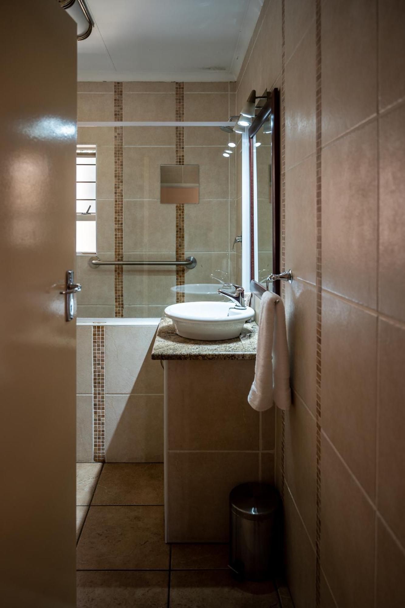 Asante Guest House Vanderbijlpark ภายนอก รูปภาพ