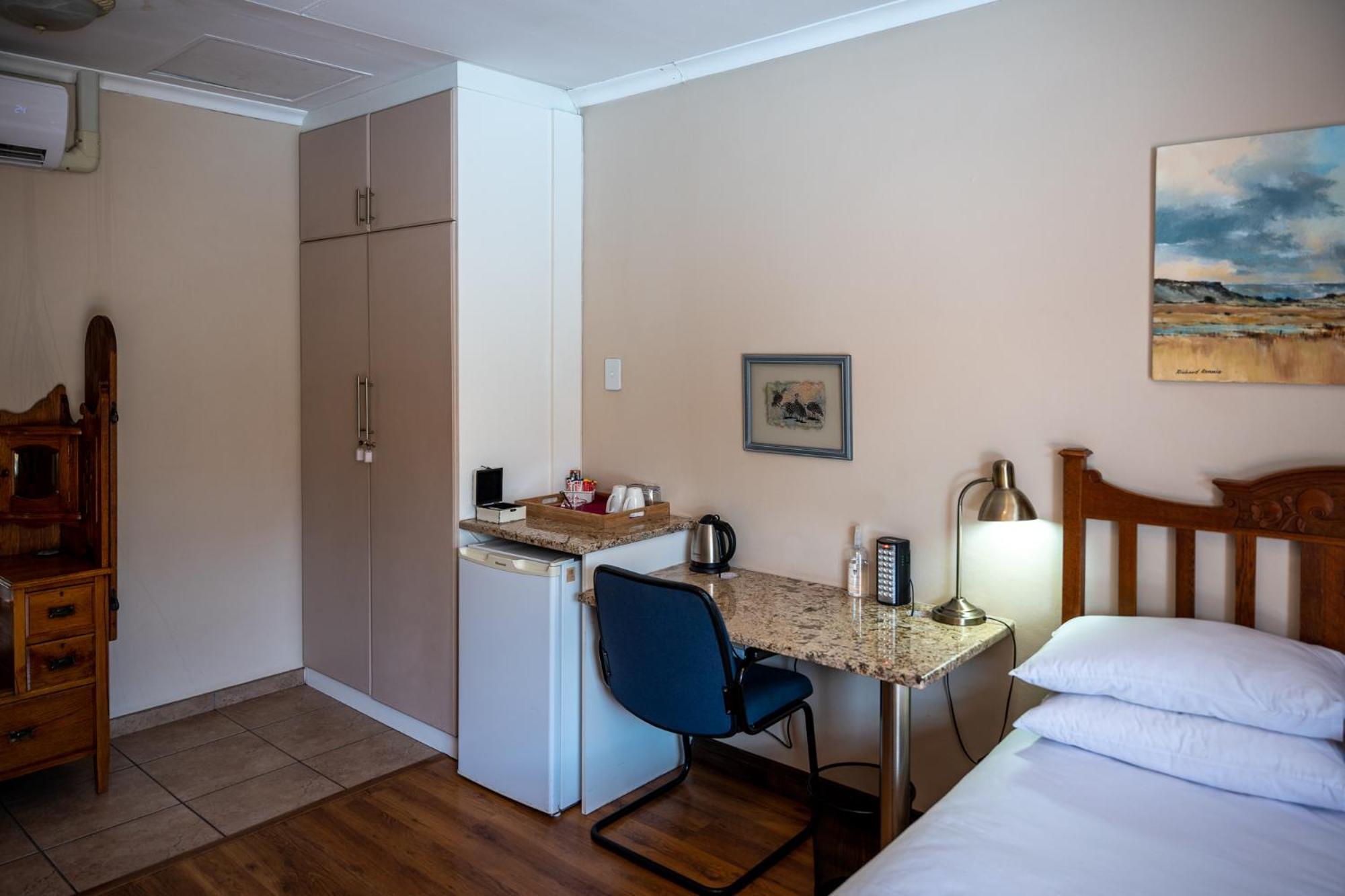 Asante Guest House Vanderbijlpark ภายนอก รูปภาพ