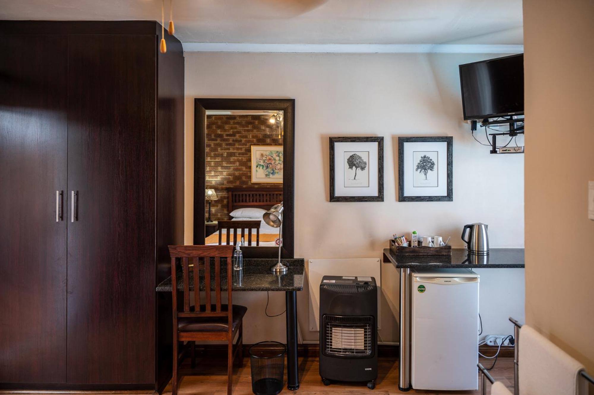 Asante Guest House Vanderbijlpark ภายนอก รูปภาพ