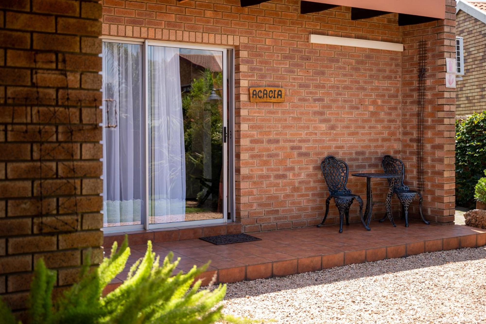 Asante Guest House Vanderbijlpark ภายนอก รูปภาพ