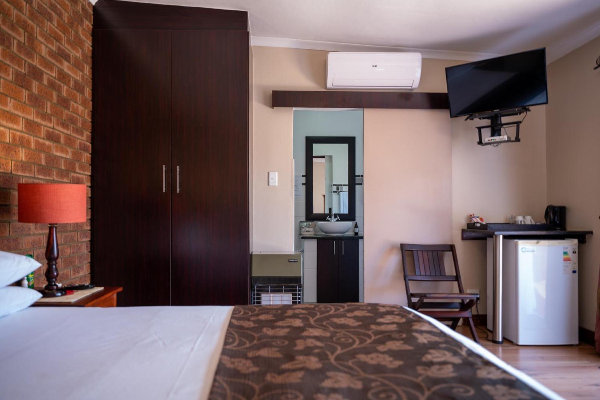 Asante Guest House Vanderbijlpark ภายนอก รูปภาพ