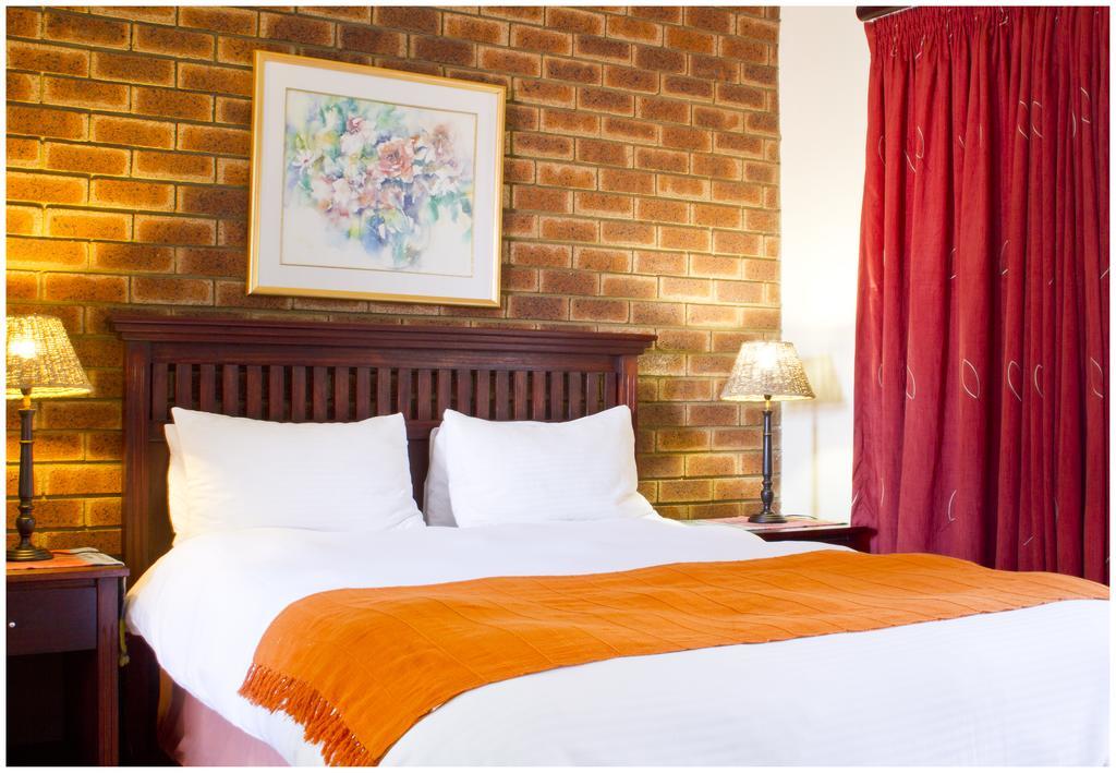 Asante Guest House Vanderbijlpark ภายนอก รูปภาพ