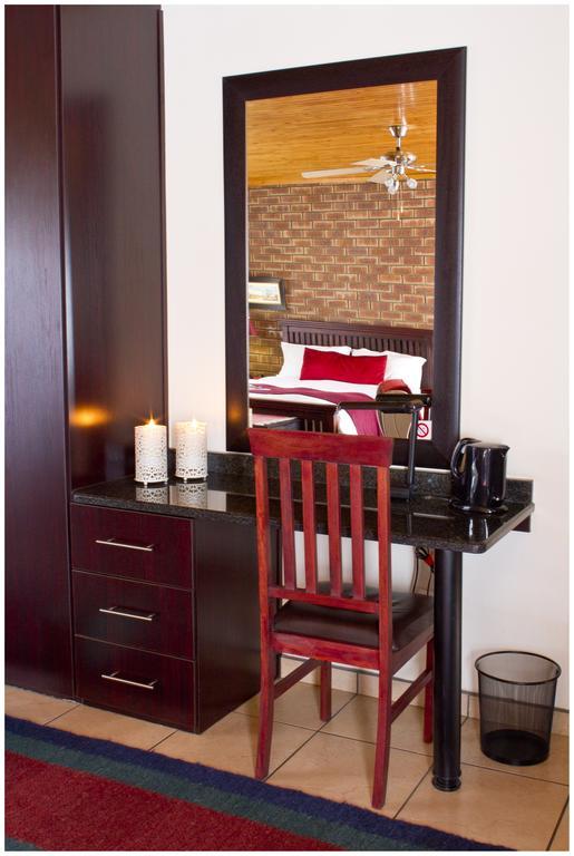 Asante Guest House Vanderbijlpark ภายนอก รูปภาพ